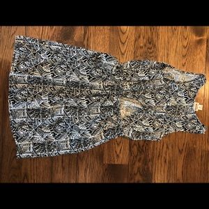 Patterned dress with cut out in back